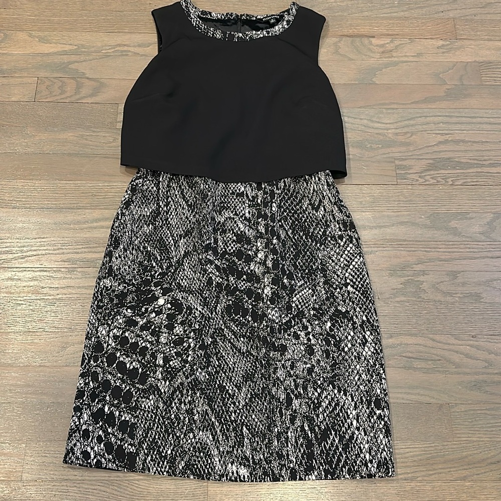 Ellen Tracy Sleeveless Layered Top Black & White Snakeskin with Pockets Size 8